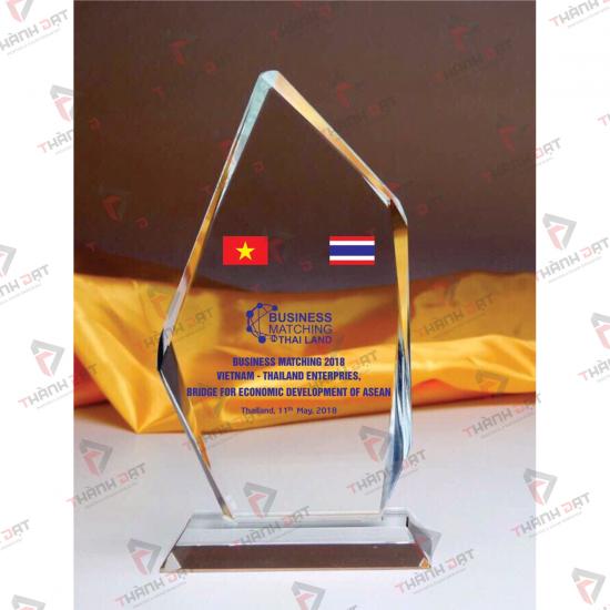 Biểu trưng pha lê vát