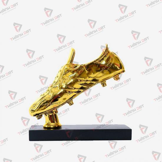 Cúp đôi giầy vàng