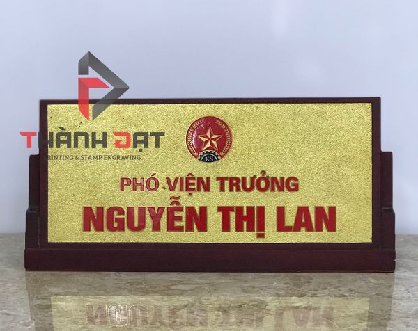 Biển chức danh gỗ đồng