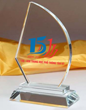 Pha lê khắc đổ màu